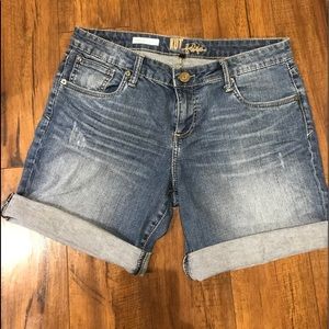 KUT Size 8 Catherine Boyfriend Shorts Distressed